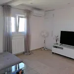 Milana רטינה