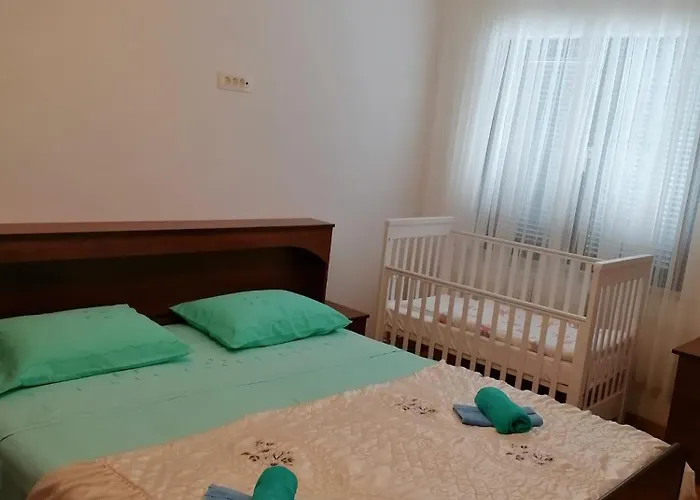아파트 Milana 르티나